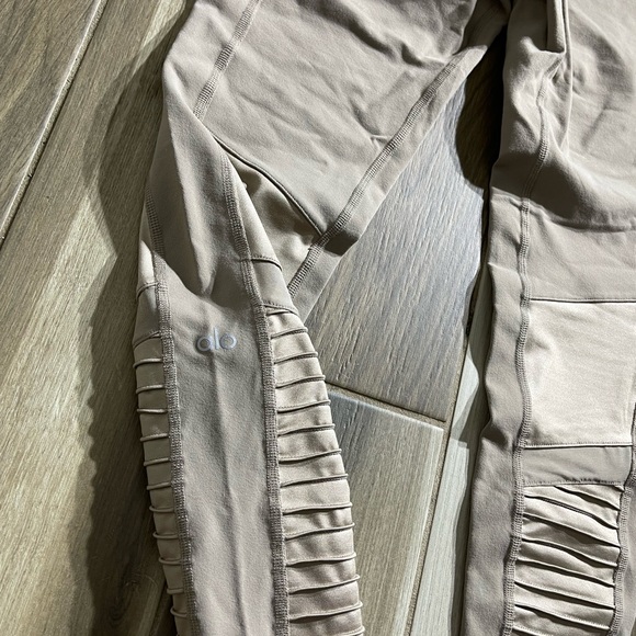 ALO Yoga Taupe Ribbed Leggings - Picture 3 of 8